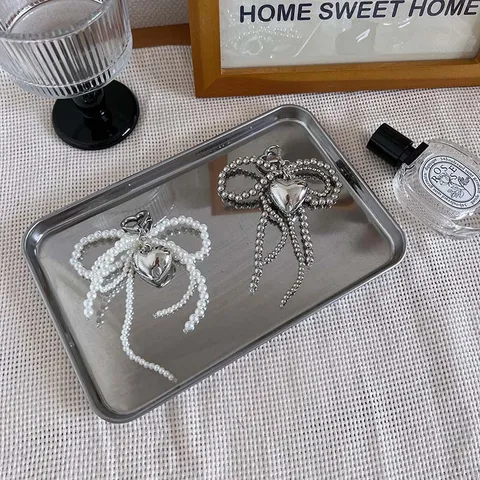Moda Koreatiko Styl Me Chantes Fiogko Kardia Kremasto Asimenio Chroma Margarita Kleidothiki Tsantas Charm Glyka Accessories