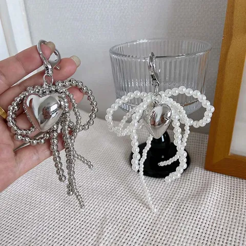 Moda Koreatiko Styl Me Chantes Fiogko Kardia Kremasto Asimenio Chroma Margarita Kleidothiki Tsantas Charm Glyka Accessories