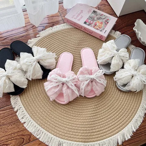 Damen Süßer Palast Stil Große Schleife Satin Indoor Hausschuhe Süße Spitze Besatz Zuhause Rutschfeste Weiche Unterseite Flache Schuhe