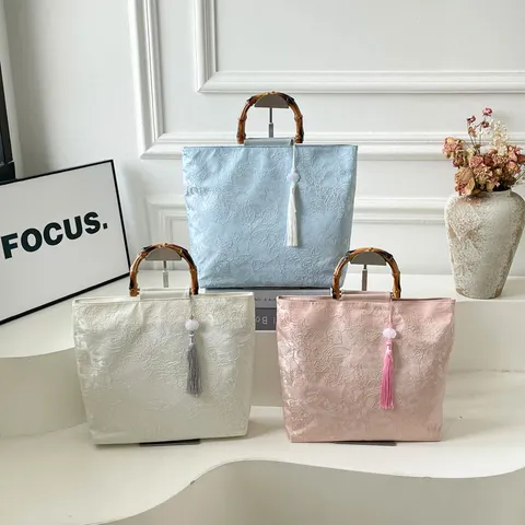 Neuer Chinesischer Stil Bambusgriff Tragetasche Florale Stickerei Jacquard Stoff Schultertasche Große Kapazität Handtasche