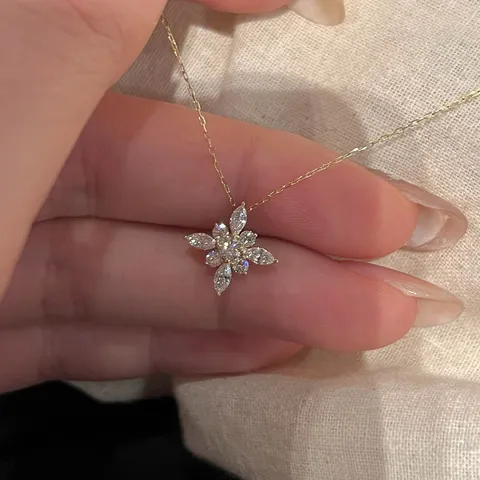 Exquis Collier Pendentif Trèfle à Quatre Feuilles en Argent Sterling 925 pour Femmes Chaîne de Clavicule en Strass Étincelant Cadeau de Bijoux Élégant