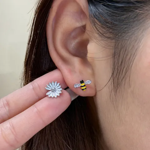 Boucles d'Oreilles Clous Asymétriques Abeille Fleur en Argent Sterling 925 Pour Femme Mignon Émail Incrusté Strass Bijoux Personnalisé Cadeau