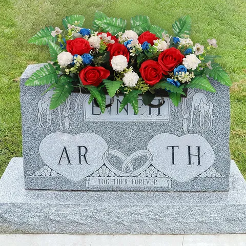 Couronne de Pierre Tombale en Soie Artificielle Rose Rouge Arrangement Floral Commémoratif pour Extérieur Tombe Cimetière Décoration de Porte