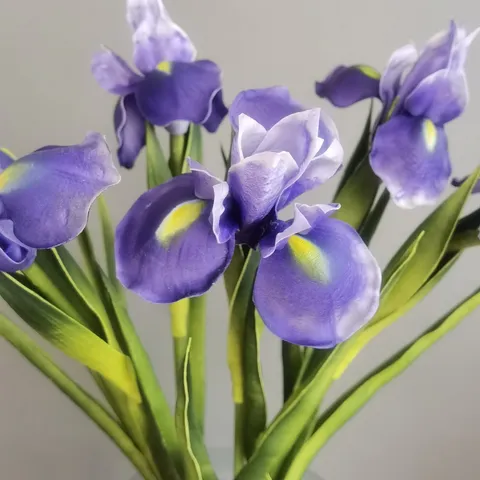 Fleur d'Iris Artificielle en PU Tige Unique Réaliste Bleu Pourpre Fausse Fleur Pour Décoration de Maison Moderne Fête de Mariage Accessoires de Photographie