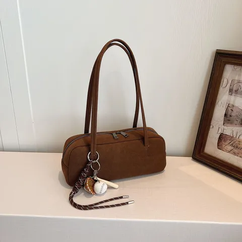 Damen Minimalistisch Wildleder Leder Baguette Tasche Einffarbig Ziernaht Umhängetasche Mit Baseball Anhänger Tägliches Pendeln