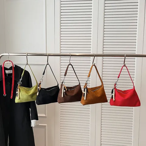 Damen Wildleder Achseltasche Mode Lässige Hobo Umhängetasche Einfache Einfarbige Kissen Tasche Mit Perlenanhänger
