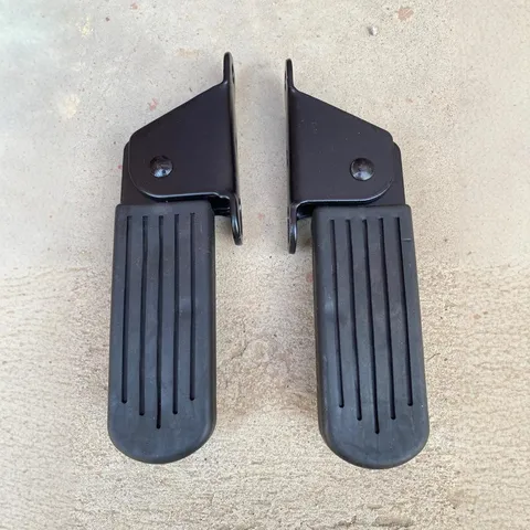 Poggiapiedi Pieghevoli per Paraurti Moto Piastra in Acciaio Inspessita Pedane Regolabili Accessori per Modifica Scooter Universale
