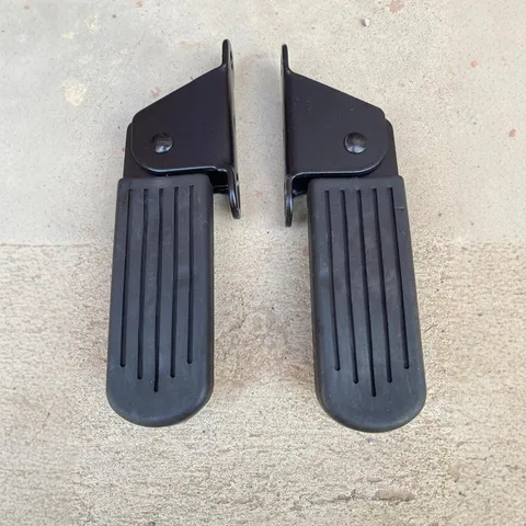 Poggiapiedi Pieghevoli per Paraurti Moto Piastra in Acciaio Inspessita Pedane Regolabili Accessori per Modifica Scooter Universale