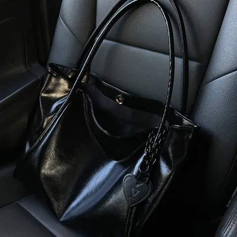 Women Large Capacity PU Leather Tote Bag Street Fashion Casual Shoulder Handbag With Heart Charm And Chain Decor