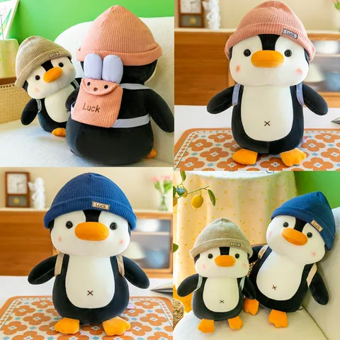 Simpatico Pinguino di Peluche Animale Impagliato Bambola di Viaggio Con Cappello Lavorato a Maglia e Zaino Regalo Giocattolo Morbido