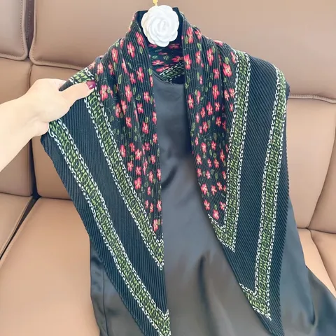 Women Fashion Pleated Square Scarf Lightweight Polyester Floral Printed Neck Scarf Elegant Daily Wear Shawl Wrap