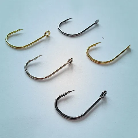 Carbon Steel Barbed Fishing Hooks With Hole Flattened Design Sharp Fishing Tackle Accessories For Freshwater Saltwater Fishing
