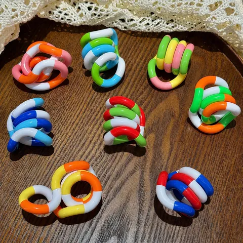 Jouet Fidget Twist Changeable Multicolore en Plastique Jouet Sensoriel de Décompression Jouet de Doigt de Puzzle Flexible Cadeau