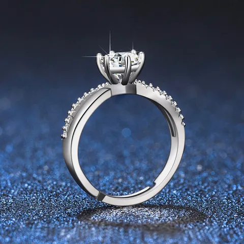 Gekru Crossover Gesimuleerde Moissaniet Ring met Zes Klauwen voor Dames Zilververguld Metaal Verstelbare Mode Ring Sieraden
