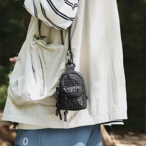 Mini Sac à Dos à Carreaux Sac Bandoulière Nylon Léger Décontracté Extérieur Petit Porte-Monnaie Écouteurs Mode Accessoire pour Homme Femme