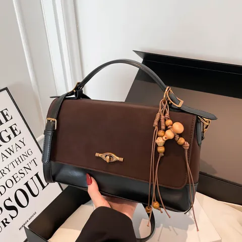 Minimalistische Suède Leer Contrast Kleur Schoudertas Dames Dagelijkse Woon-werk Schoudertas Met Metalen Slot En Hanger