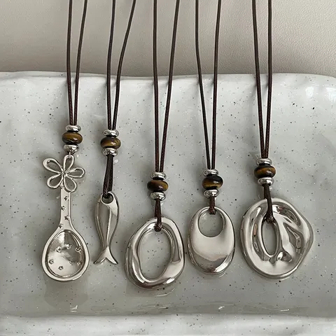 Maillard Style Coffee Gold Alloy Fish Spoon Irregular Oval Pendant Necklace For Women Vintage Brown Leather Cord Tiger Eye Bead Adjustable Necklace Jewelry