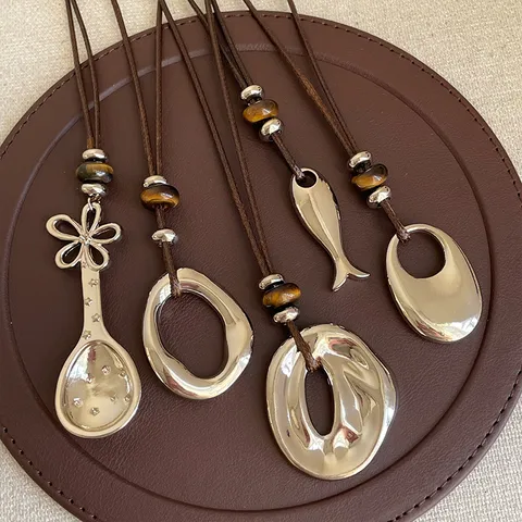 Maillard Style Coffee Gold Alloy Fish Spoon Irregular Oval Pendant Necklace For Women Vintage Brown Leather Cord Tiger Eye Bead Adjustable Necklace Jewelry