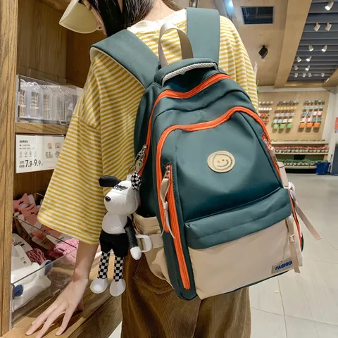 Minimalistische Nylon Rugzak Voor Dames Heren Grote Capaciteit Schooltas Casual Reizen Dagrugzak Met Leuke Pop Hanger