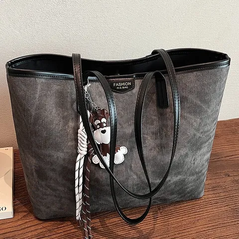 Vrouwen Vintage PU Lederen Tote Tas Grote Capaciteit Casual Woon-werk Schoudertas Met Leuke Hanger Mode Handtas