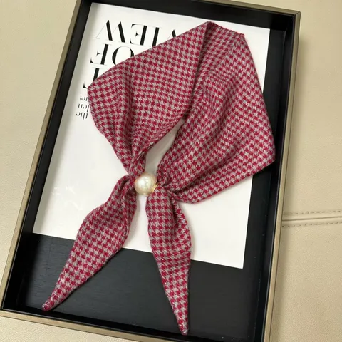 Fashion Houndstooth Plaid Neck Scarf for Women with Magnetic Artificial Pearl Buckle Versatile Polyamide Silk-like Small Square Scarf