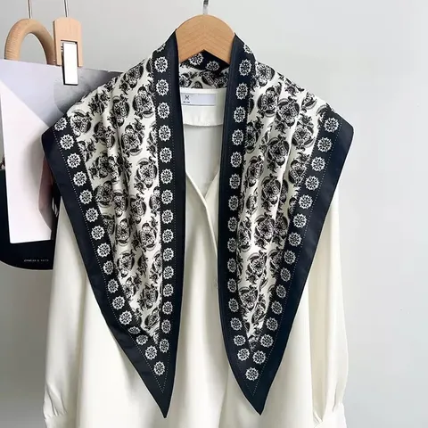 Retro Rozenprint Driehoekige Satijnen Sjaal Voor Dames Vintage Paisley Patroon Polyester Omslagdoek Lichtgewicht Halssjaal Mode Accessoires