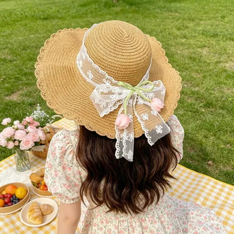 Chapeau de Paille pour Femmes Dentelle Française Nœud Large Bord Ondulé Chapeau de Soleil Décor Tulipe Plage Vacances Chic Chapeau Tissé en Paille