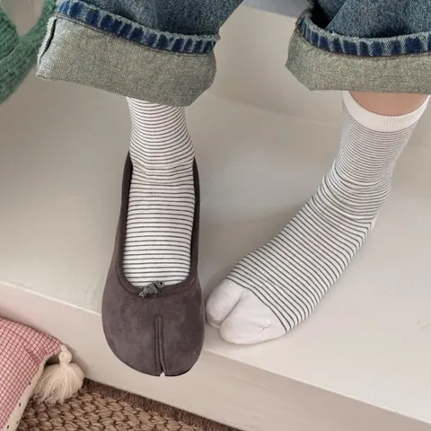 Women's Split Toe Socks Korean Style Retro Polka Dot Striped Breathable Cotton Two Finger Slouch Socks Mid-Calf Tabi Socks