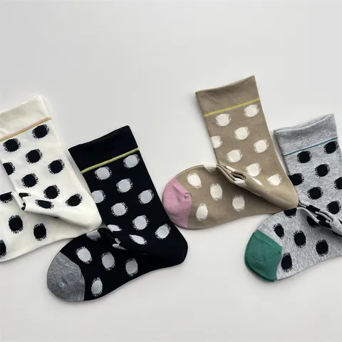 Calcetines de Tubo Medio Casuales de Algodón con Topos para Mujer Estilo Coreano Color de Contraste