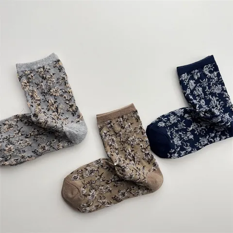 Retros Style 3D Embossed Floral Crew Socks Women Autumn Winter Japanese Cotton Breathable