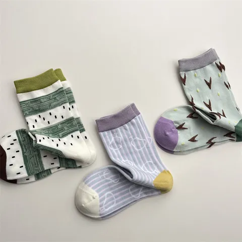 Chaussettes Mi-Mollet Décontractées pour Femmes en Mélange de Coton Automne Hiver Rayées Bicolores Géométriques Gaufrées Mode
