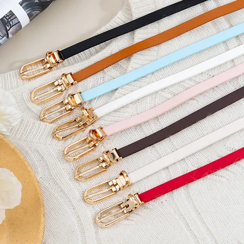 Ceinture Fine en Cuir PU Décontractée pour Femme Minimaliste Sangle de Taille Fine avec Boucle en Métal Doré pour Robe et Jean