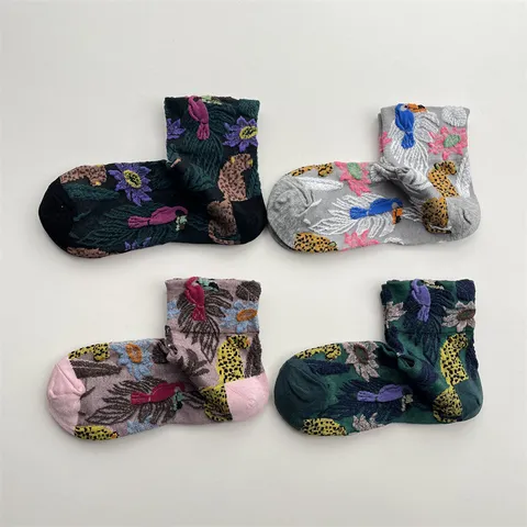 Calcetines de Tubo Medio con Relieve Floral Vintage para Mujer Calcetines de Algodón Casuales Transpirables Moda Diaria