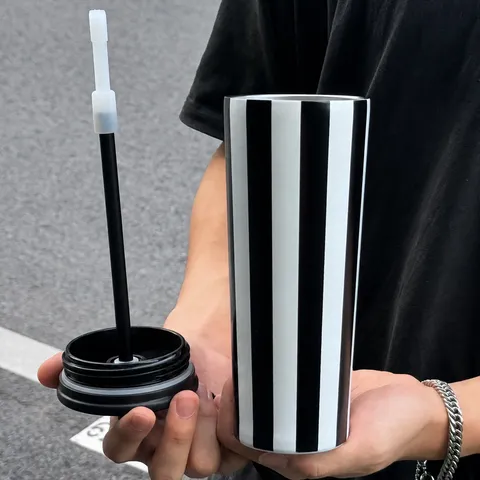 Bicchiere Termico in Acciaio Inossidabile Grande Capacità Bottiglia d'Acqua da Viaggio per Auto Con Cannuccia e Cinturino Rigato Bianco e Nero