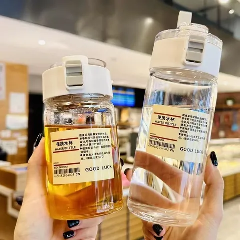 Bottiglia d'Acqua in Plastica Portatile con Coperchio e Manico Resistente al Calore Bicchiere Trasparente per Ufficio
