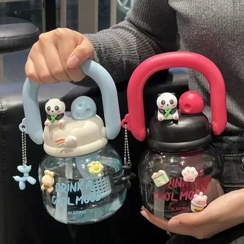 Süßer Panda Doppelgetränk Wasserflasche Mit Puppenanhänger Große Kapazität Kunststoff Becher Tragbare Strohbecher Für Erwachsene