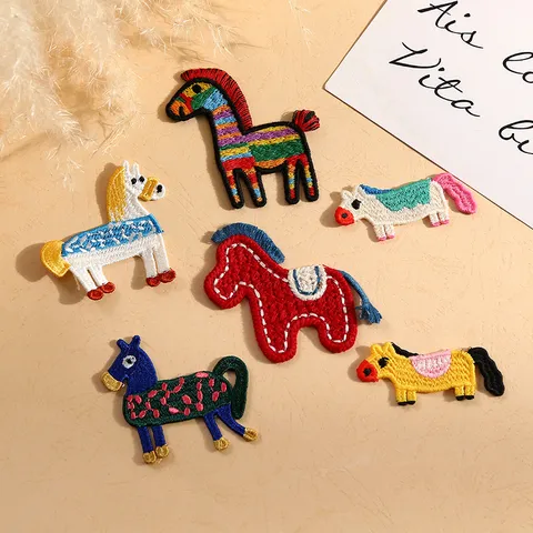 Süße Cartoon Pferd Polyester Stickerei Aufnäher Tier Applikation DIY Kleidung Abzeichen Für Kleidung Und Taschen