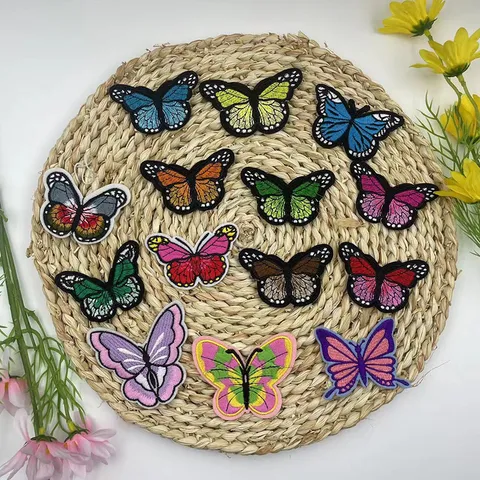 Exquisite Bunte Schmetterling Stickerei Aufnäher Aufbügler Für DIY Kleidung Reparatur Dekorative Abzeichen