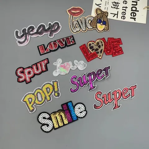 Toppe di Lettere con Paillettes DIY Termoadesivo Applicazione Stemmi Alfabeto Ricamati Per Abiti Borse Giacche