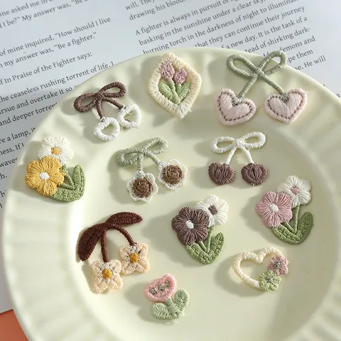 Handgemaakte DIY 3D Kant Geborduurde Bloem Stoffen Patches Zelfklevend Schattige Bloemige Applique Voor Kleding Tassen Decor