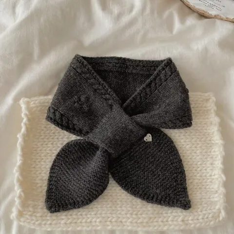 Japanese Style Solid Color Knitted Short Scarf For Women Autumn Winter Warm Jacquard Neck Warmer With Heart Pendant