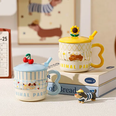 Simpatica Tazza da Caffè in Ceramica a Cartoni Animati con Coperchio e Cucchiaio Creativo Animale Frutta Tazza da Acqua Ufficio Regalo per Coppie