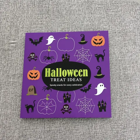 Βιβλίο Συνταγών Halloween Ιδέες για Φαγητό Πάρτι Χαρτί από Ξυλοπολτό Μωβ εξώφυλλο Εορταστικό Βιβλίο