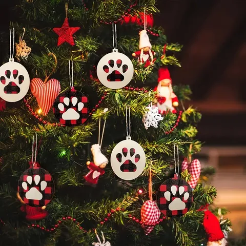 Hölzerne Weihnachts-Hundepfoten-Hängeornamente Naturholz Karomuster Bedruckte Anhänger Für Weihnachtsbaum Heimdekoration