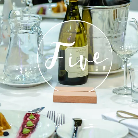 Acrylic Table Number Signs Round Clear Table Cards With Wood Base For Wedding Party Restaurant Table Decoration