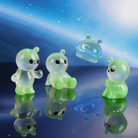 Figurina di Alieno in Resina Luminosa Elfo degli Alberi Luminosa al Buio Mini Ornament Carino Cartone Animato Scrivania Micro Paesaggio Decorazione