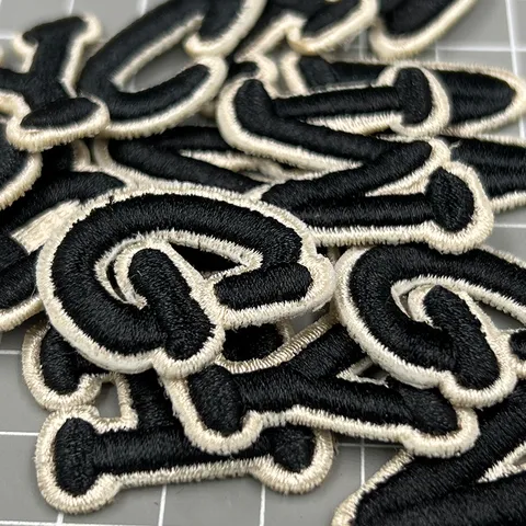 3D Buchstabe Stickerei Flicken Schwarz Weiß Alphabet Flicken Aufbügeln Aufnähen Abzeichen Für Kleidung Mützen DIY Zubehör