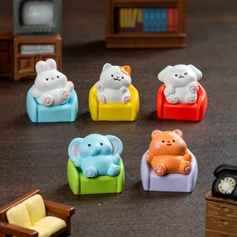 Creative Resin Animal Miniature Sofa Figurine Cute Puppy Hamster Bear Rabbit Cat Desk Ornament Micro Landscape