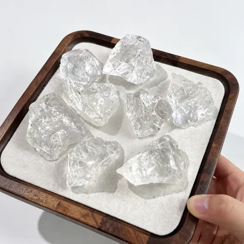 Natural White Crystal Rough Stone Aromatherapy Diffuser Raw Quartz Crystal Mineral Specimen For Desktop Demagnetization