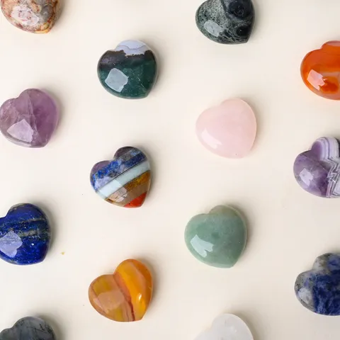 Natürlicher Kristall Herz Sorgenstein Polierter Taschen-Handstein Reiki Heilenergie Edelstein Für Hausdekor Meditationsgeschenk